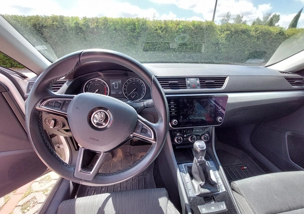 Skoda Superb cena 63000 przebieg: 238203, rok produkcji 2018 z Łazy małe 211